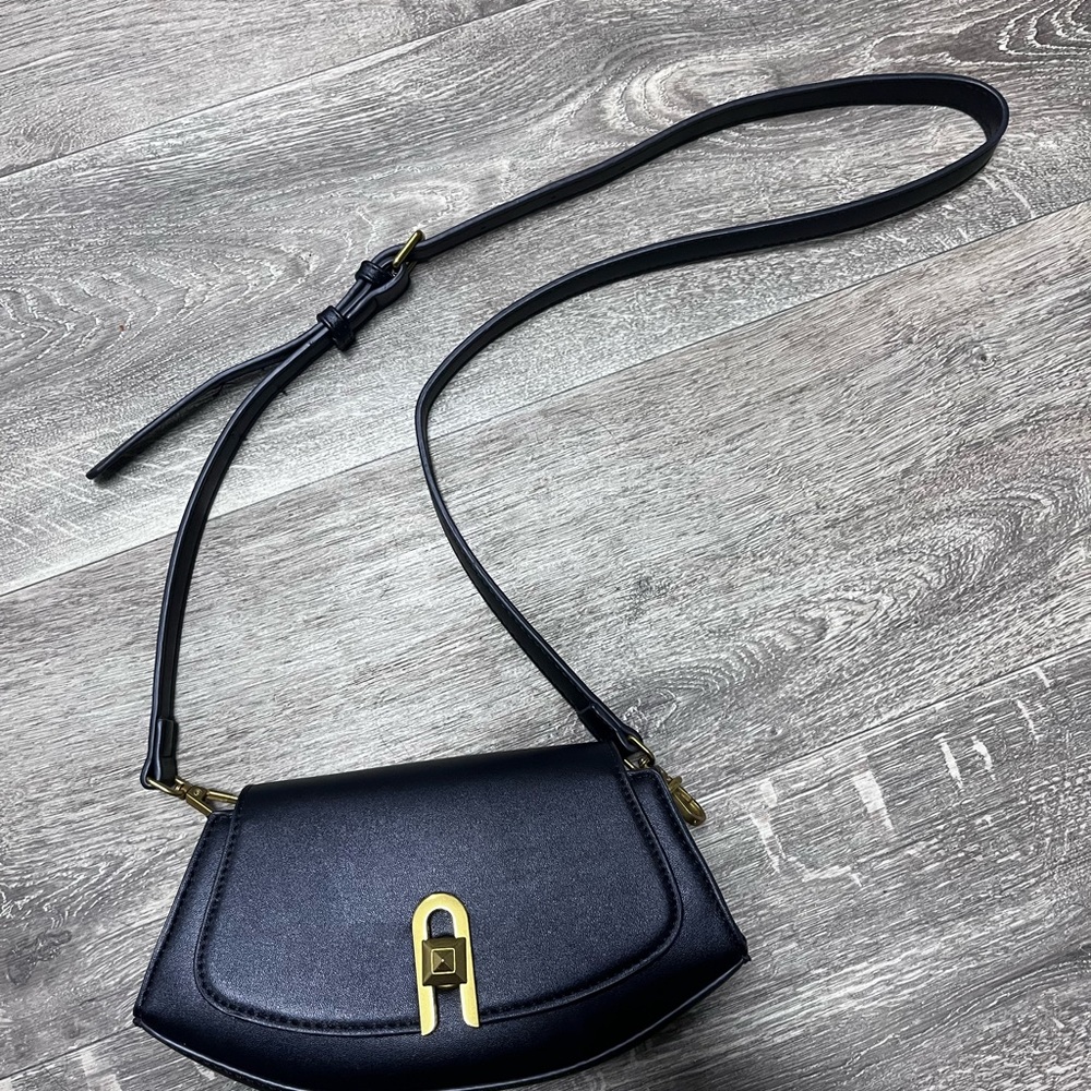 Elegant Black Shoulder Bag
